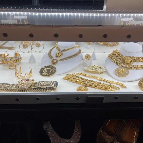 Versace Collection - Picture 10 of 15